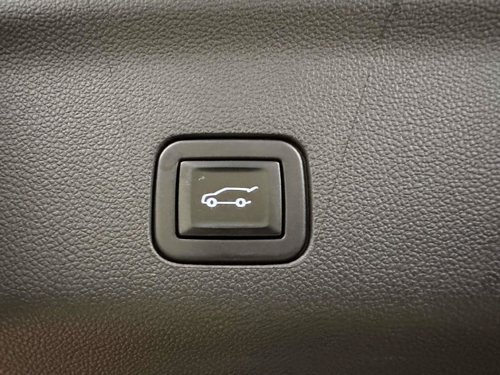Used 2022 Chevrolet Tahoe RST w/ Luxury Package AWD/4WD image 15