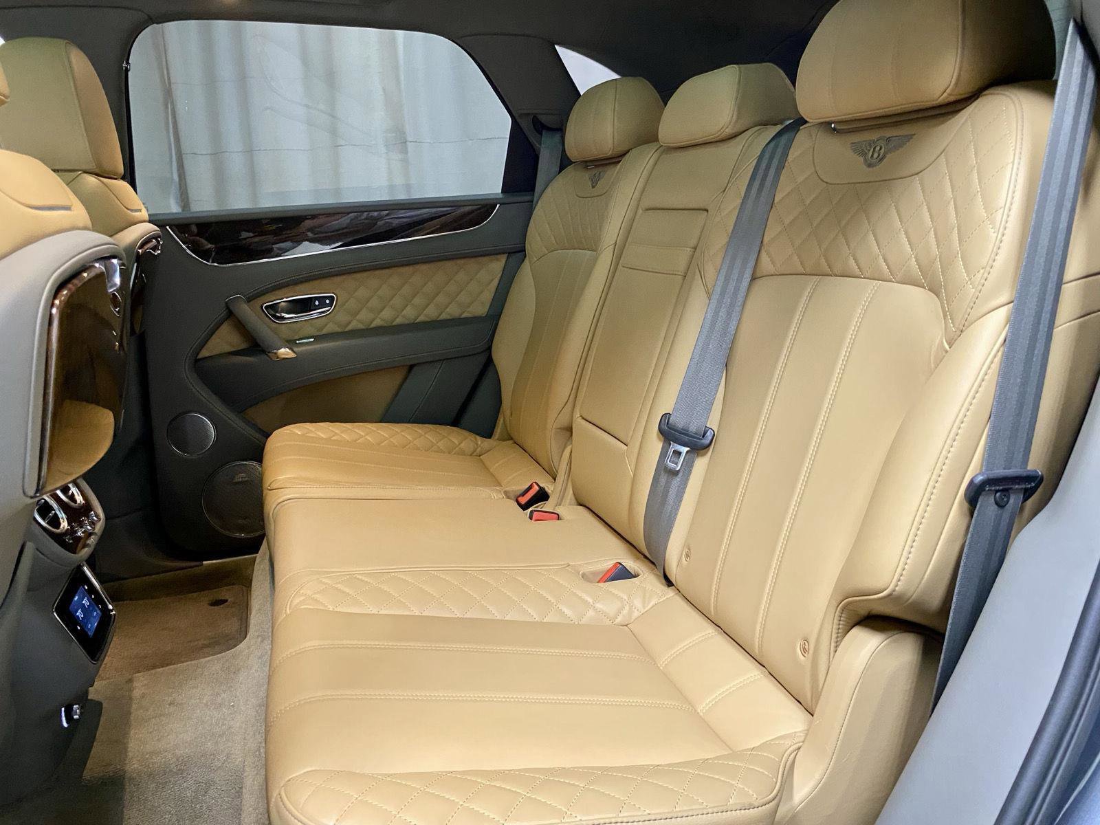 Used 2018 Bentley Bentayga AWD/4WD image 21