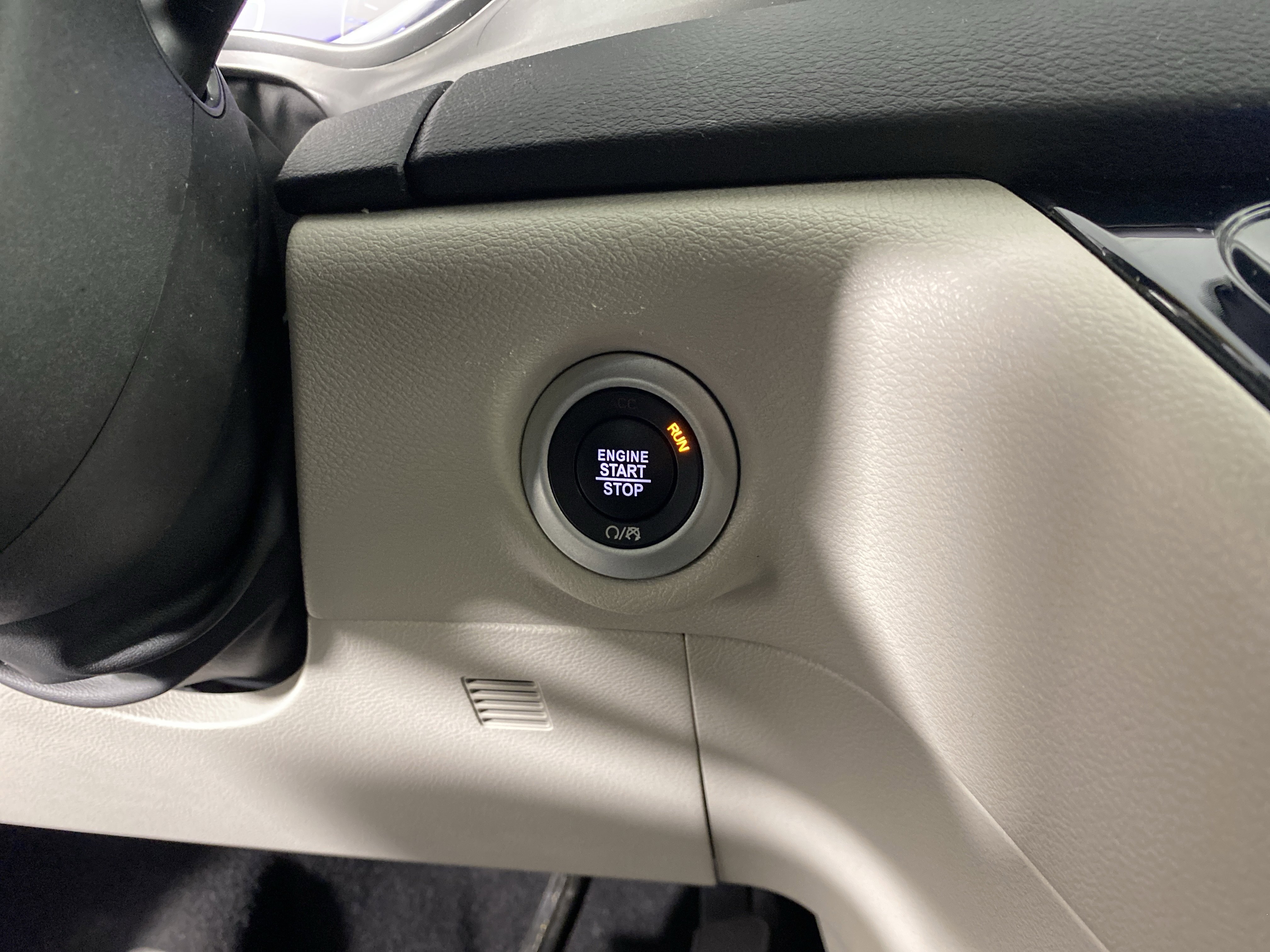 Used 2024 Chrysler Pacifica Touring-L image 37