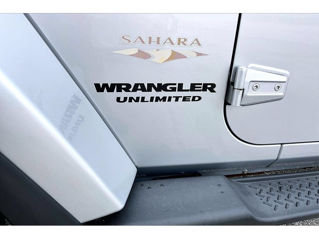 Used 2011 Jeep Wrangler Unlimited Sahara w/ Dual Top Group AWD/4WD image 38
