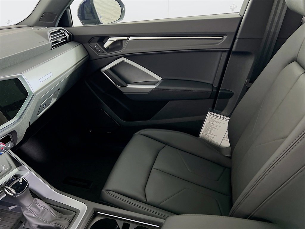 New 2025 Audi Q3 2.0T Premium image 23