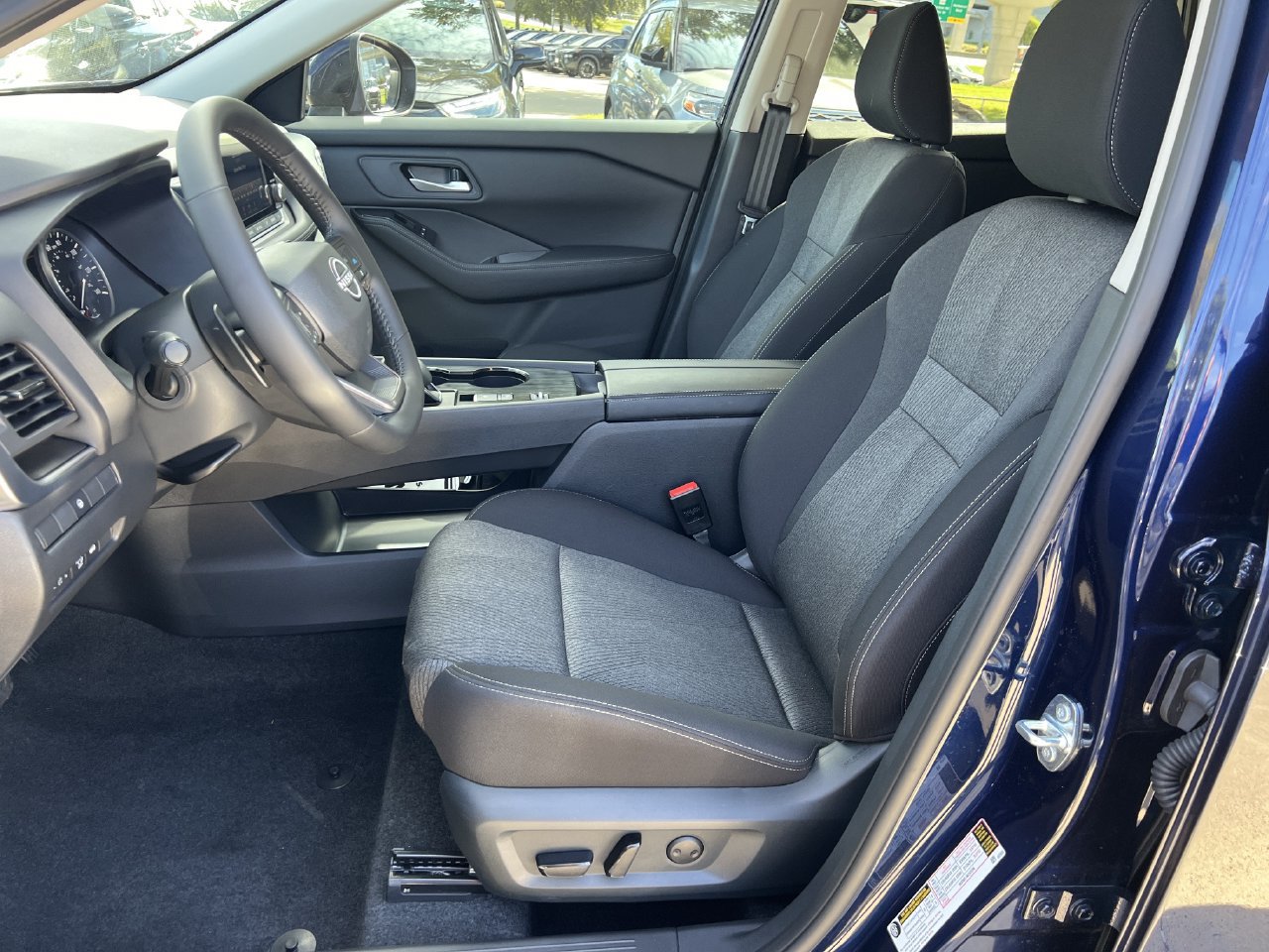 Used 2026 Nissan Rogue SV FWD image 7