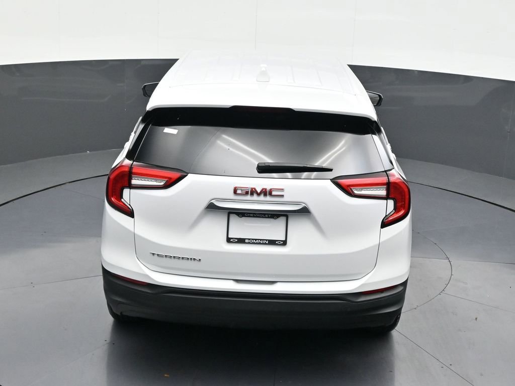 Used 2024 GMC Terrain SLE image 17