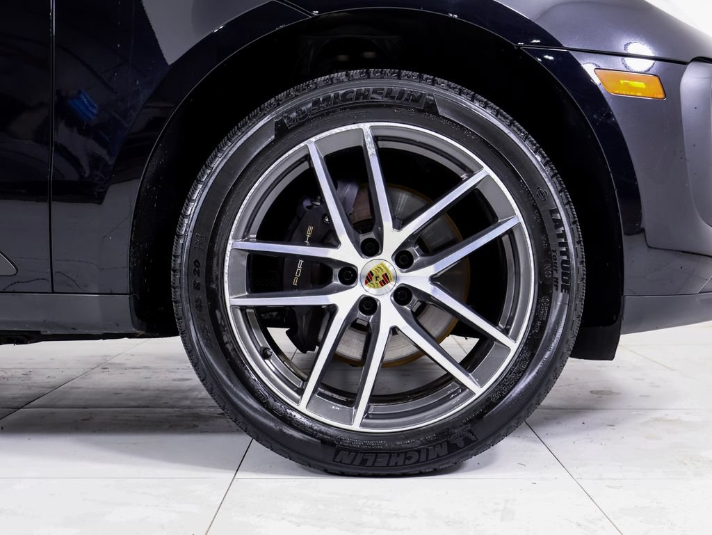 Certified 2023 Porsche Macan AWD/4WD image 25