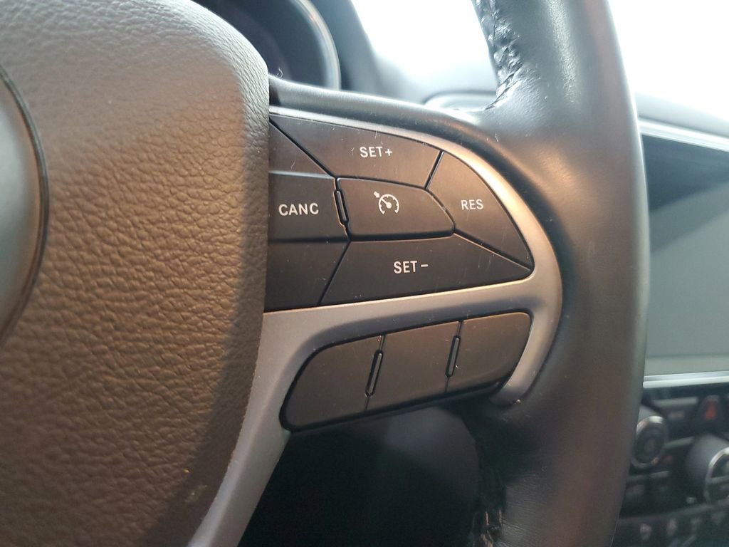 Used 2020 Jeep Grand Cherokee Altitude image 24