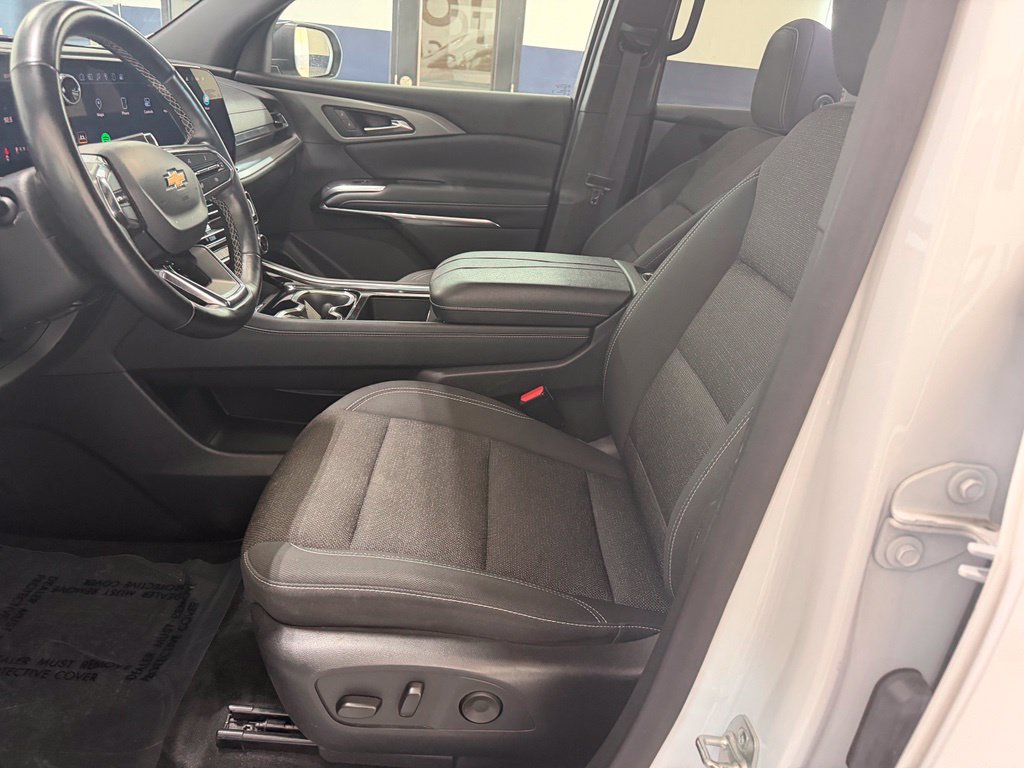 Used 2025 Chevrolet Traverse LT FWD image 29