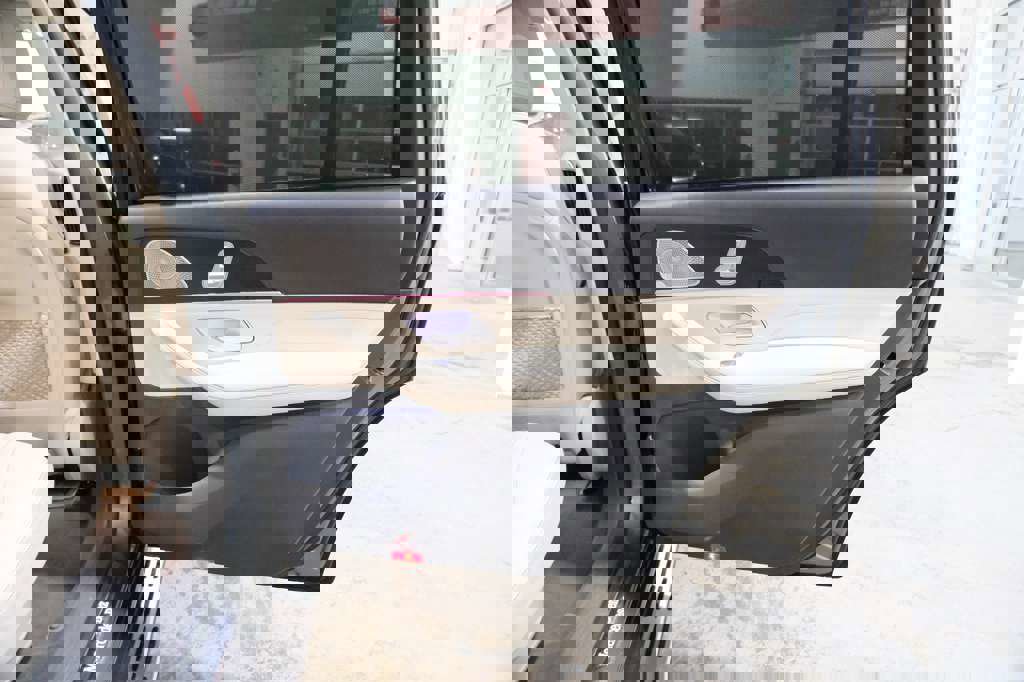 Used 2020 Mercedes-Benz GLS 450 4MATIC image 29