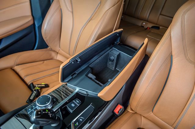 Used 2018 BMW 540i w/ Premium Package RWD image 34