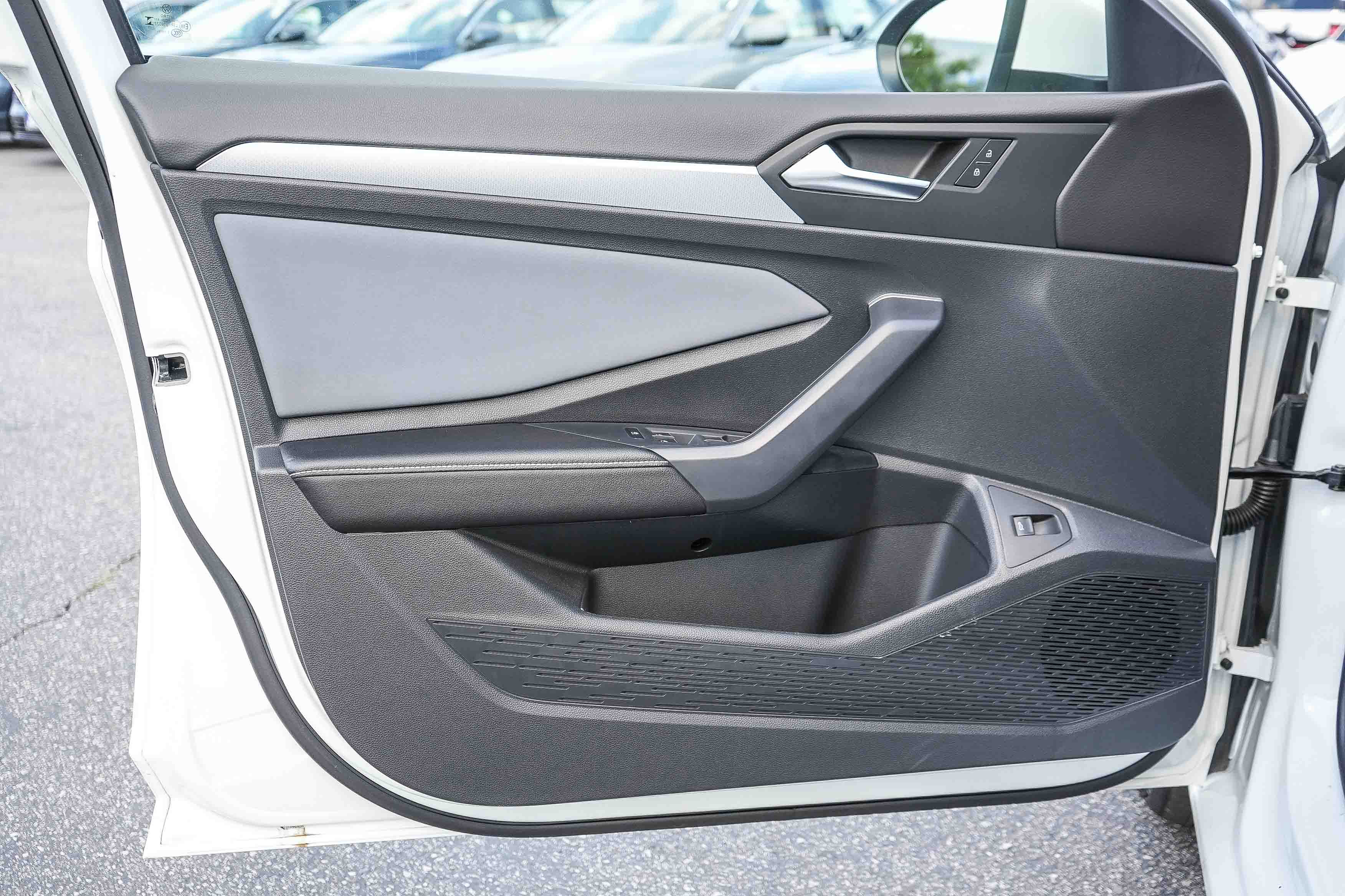 Used 2026 Volkswagen Jetta SE FWD image 26