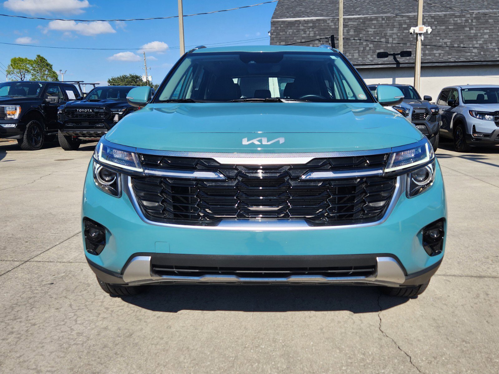 Used 2025 Kia Seltos EX image 2