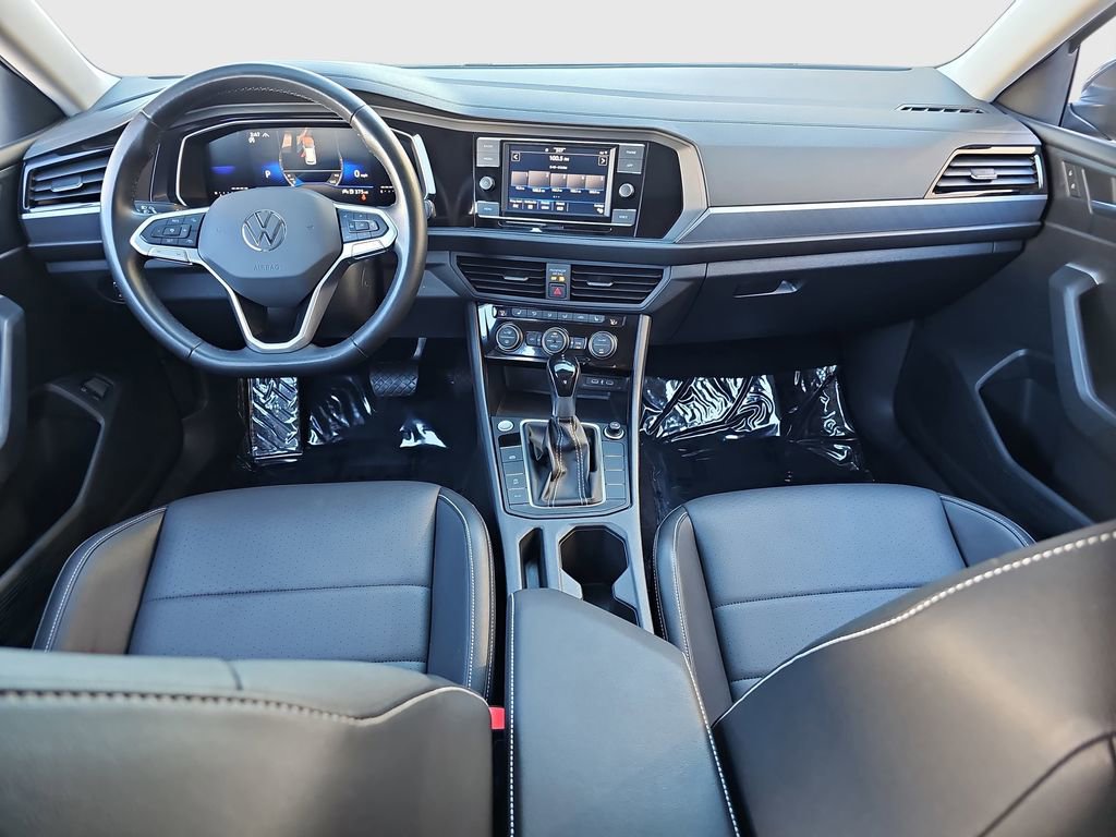Used 2024 Volkswagen Jetta SE image 19