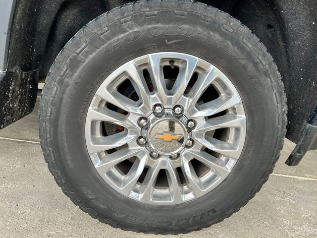 Used 2022 Chevrolet Silverado 2500 High Country w/ Technology Package image 12