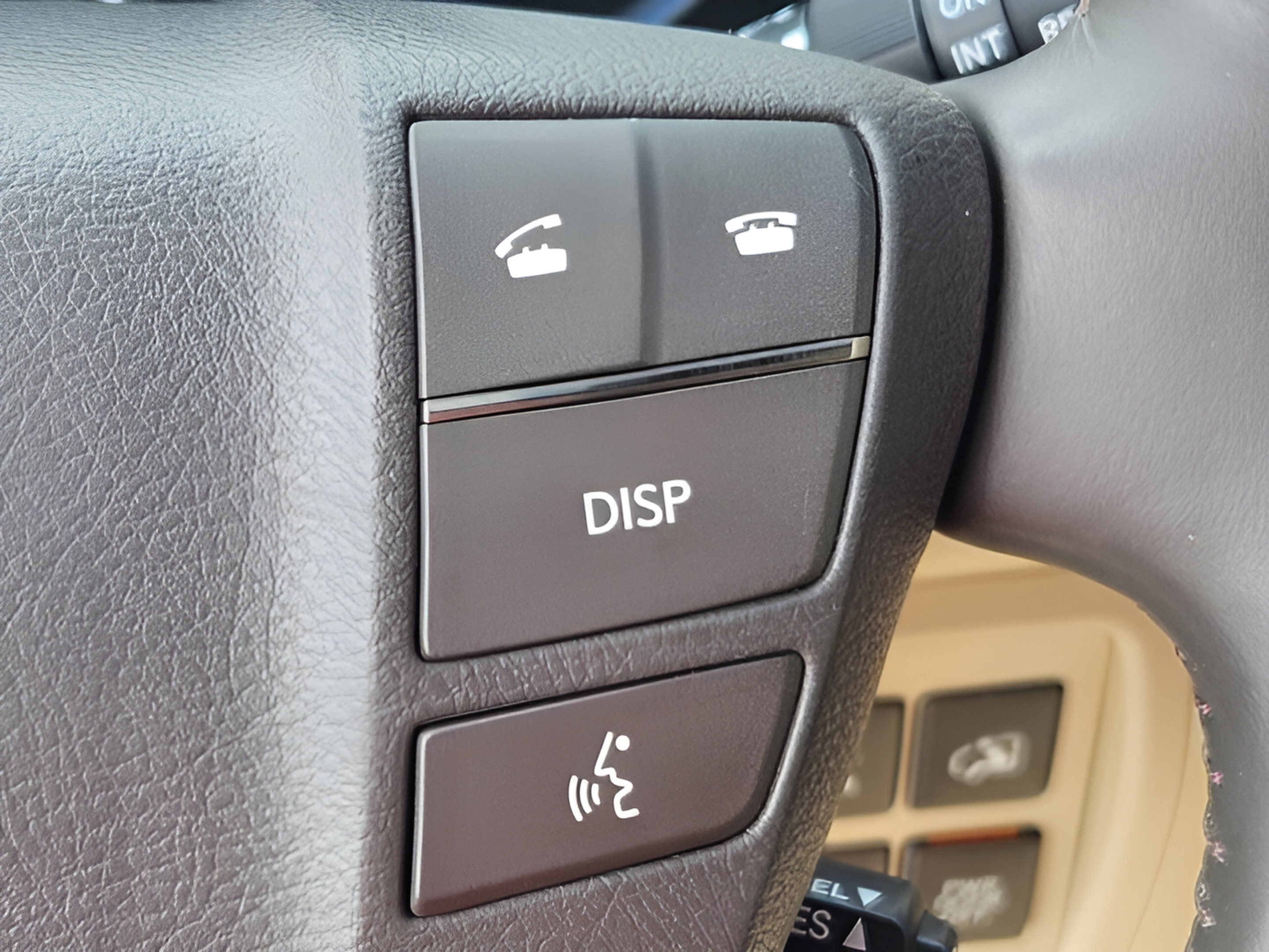 Used 2013 Lexus LX 570 4WD w/ Luxury Pkg image 26