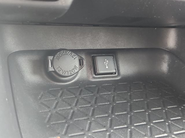 Used 2021 Toyota RAV4 XLE FWD image 17
