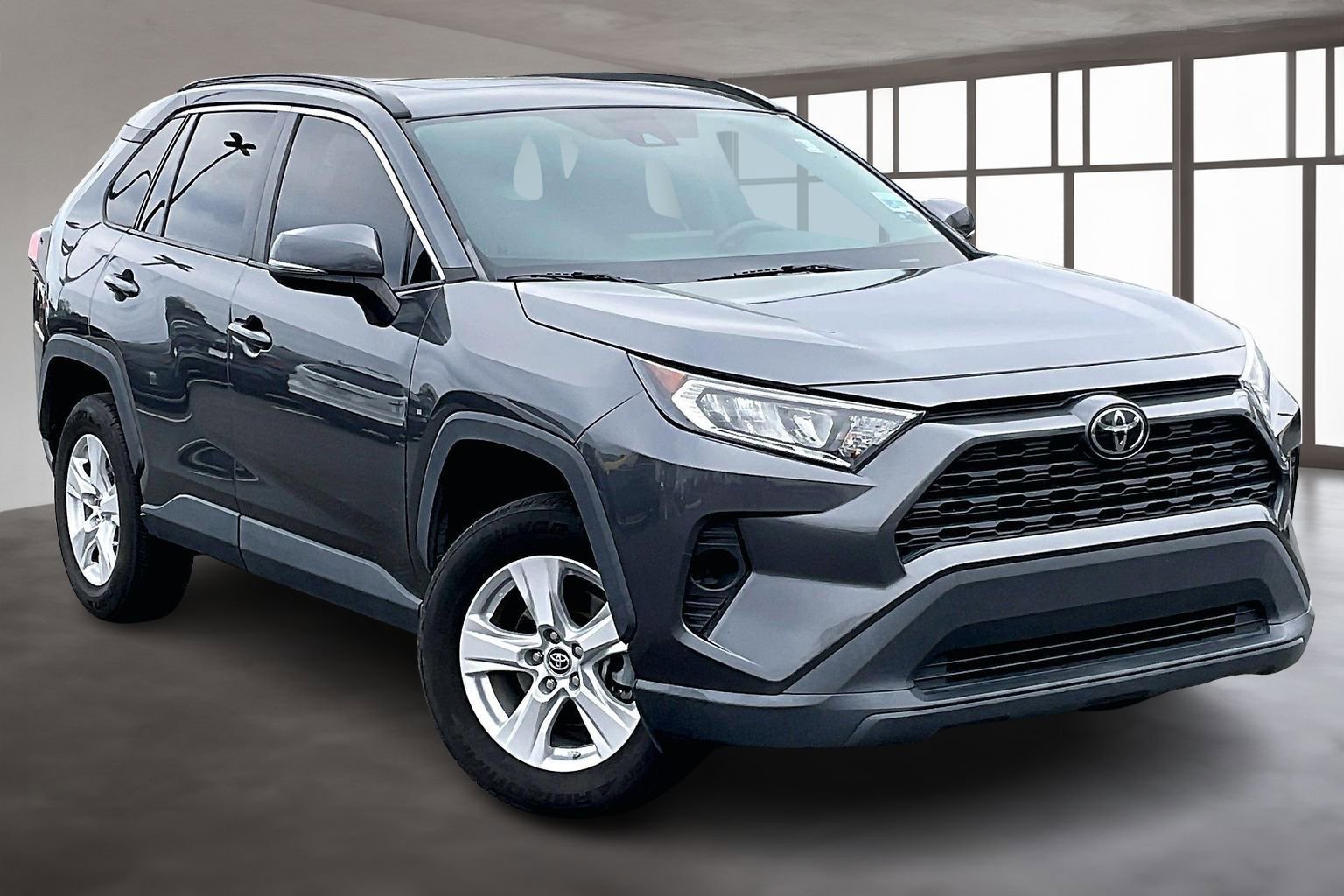 Used 2019 Toyota RAV4 XLE image 1