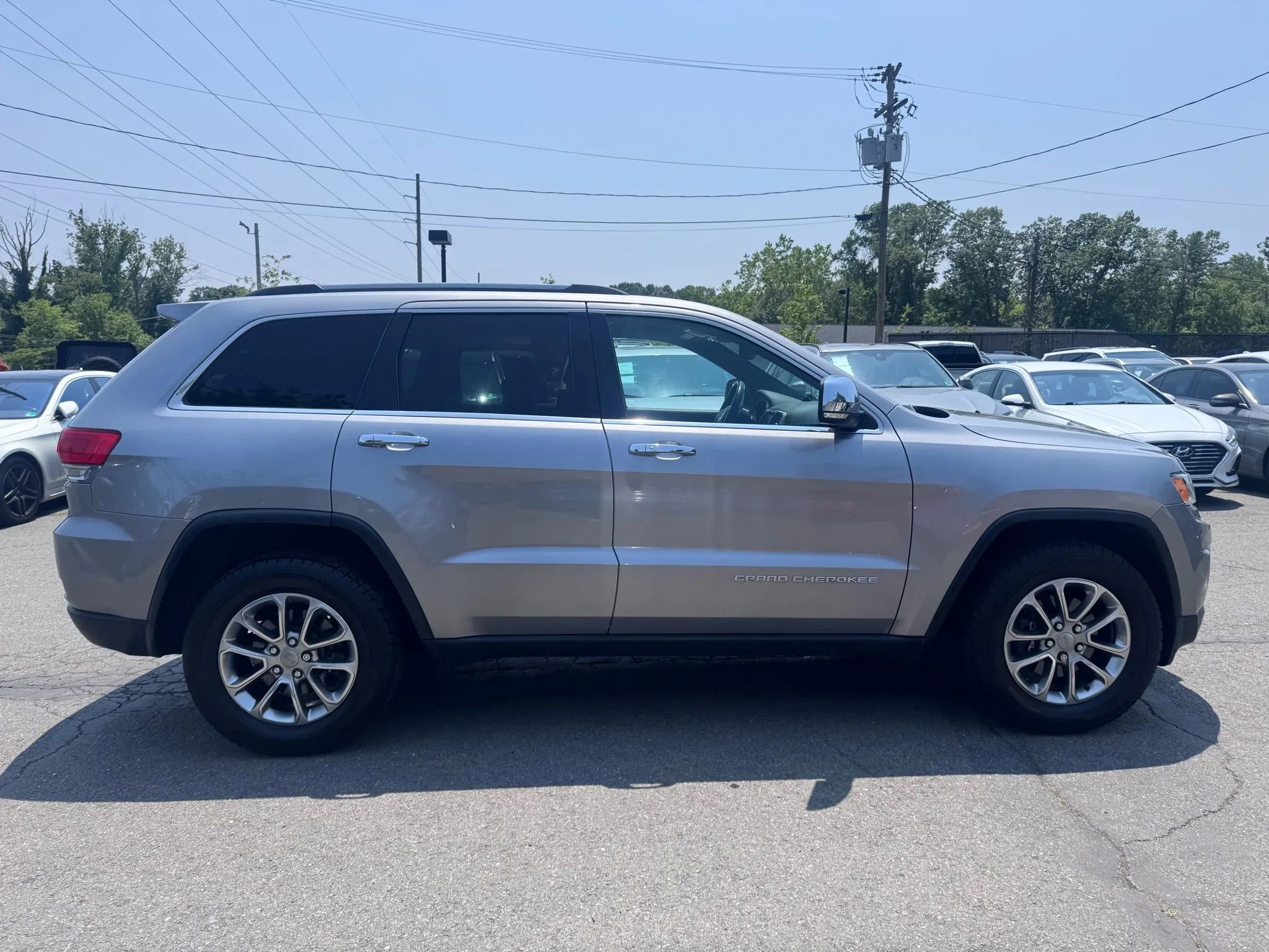 Used 2015 Jeep Grand Cherokee Limited w/ Trailer Tow Group IV image 2