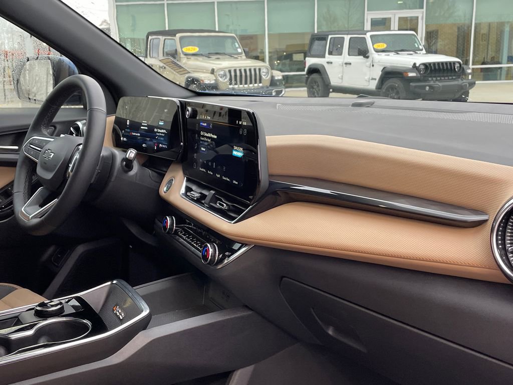 Used 2025 Chevrolet Equinox ACTIV w/ Convenience Package III image 13