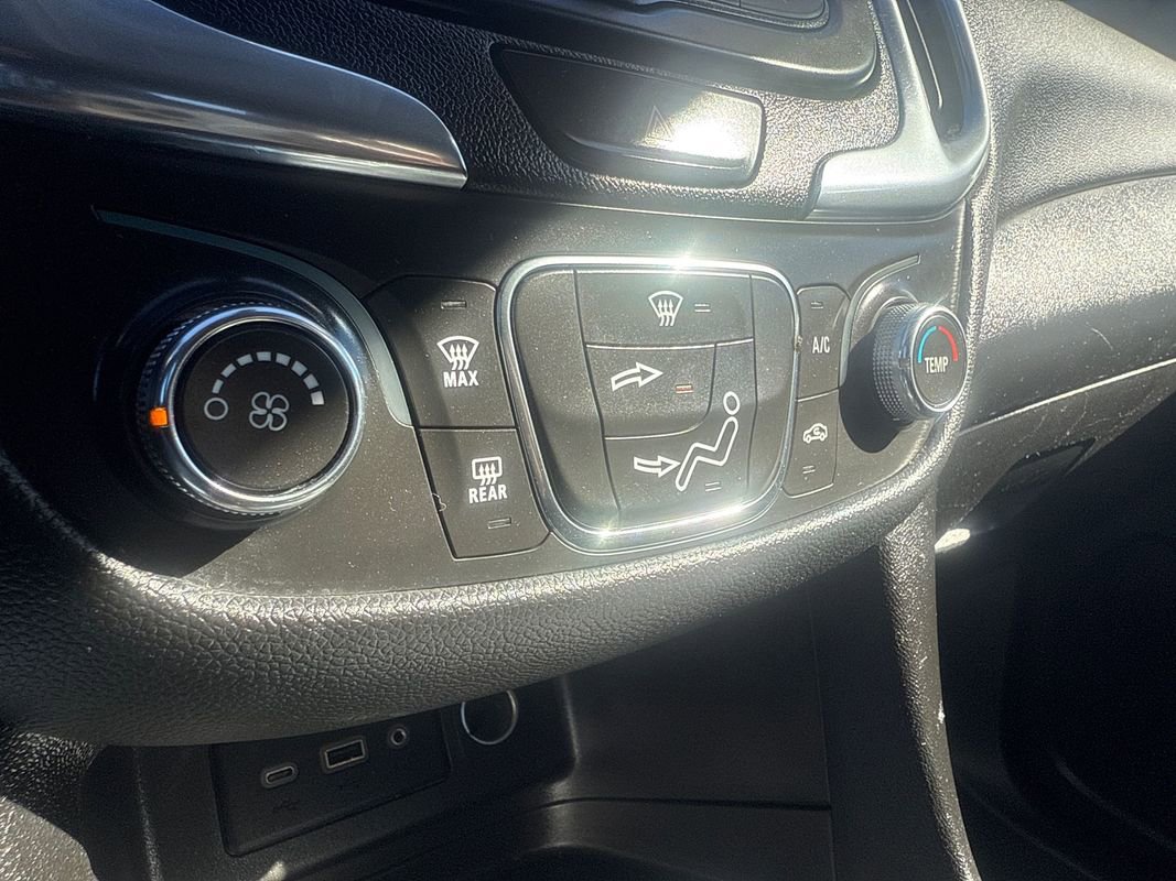 Used 2021 Chevrolet Equinox LT image 24