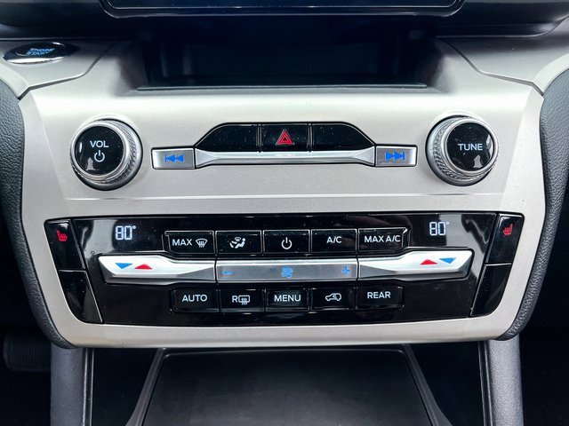 Used 2021 Ford Explorer XLT image 23