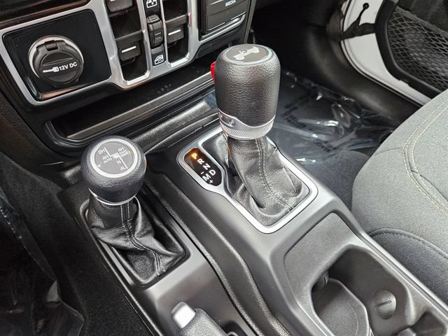 Used 2024 Jeep Wrangler Unlimited Sahara AWD/4WD image 33