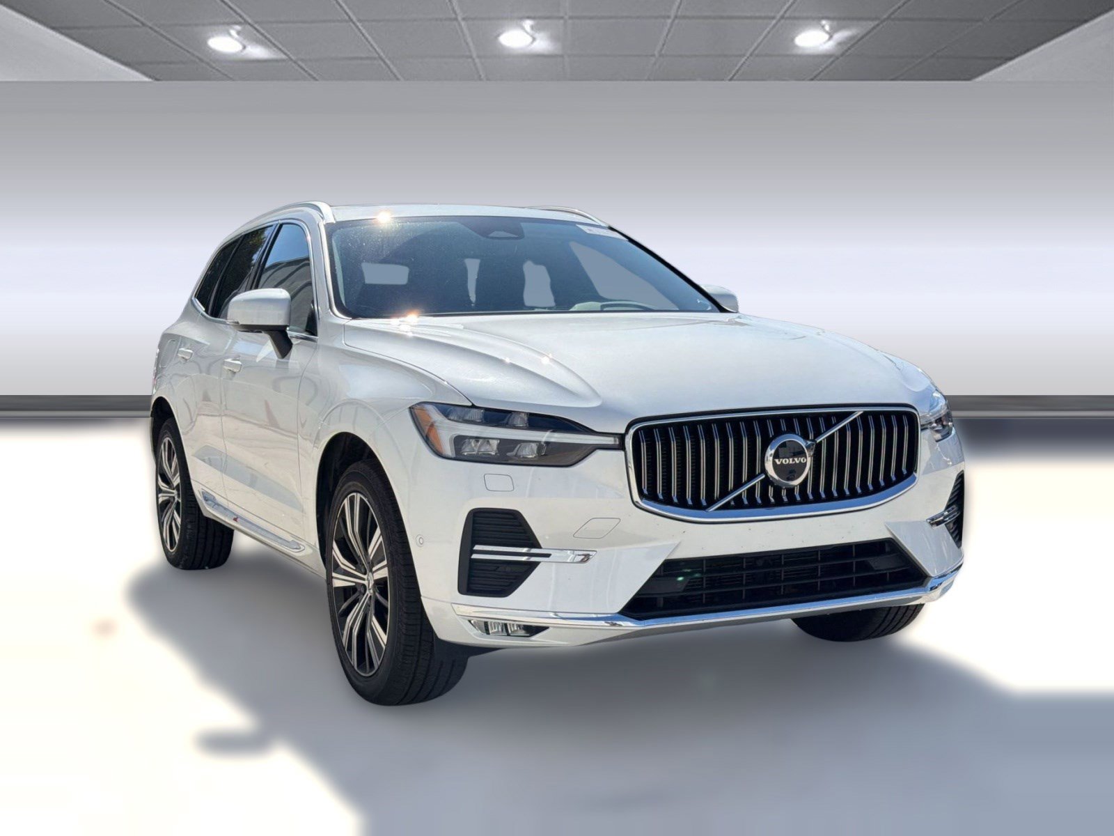 Used 2023 Volvo XC60 B5 Plus w/ Protection Package Premier FWD image 7