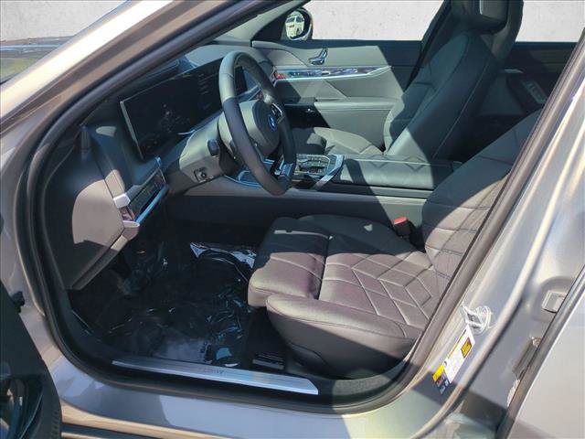 Used 2025 BMW i7 xDrive60 RWD image 17