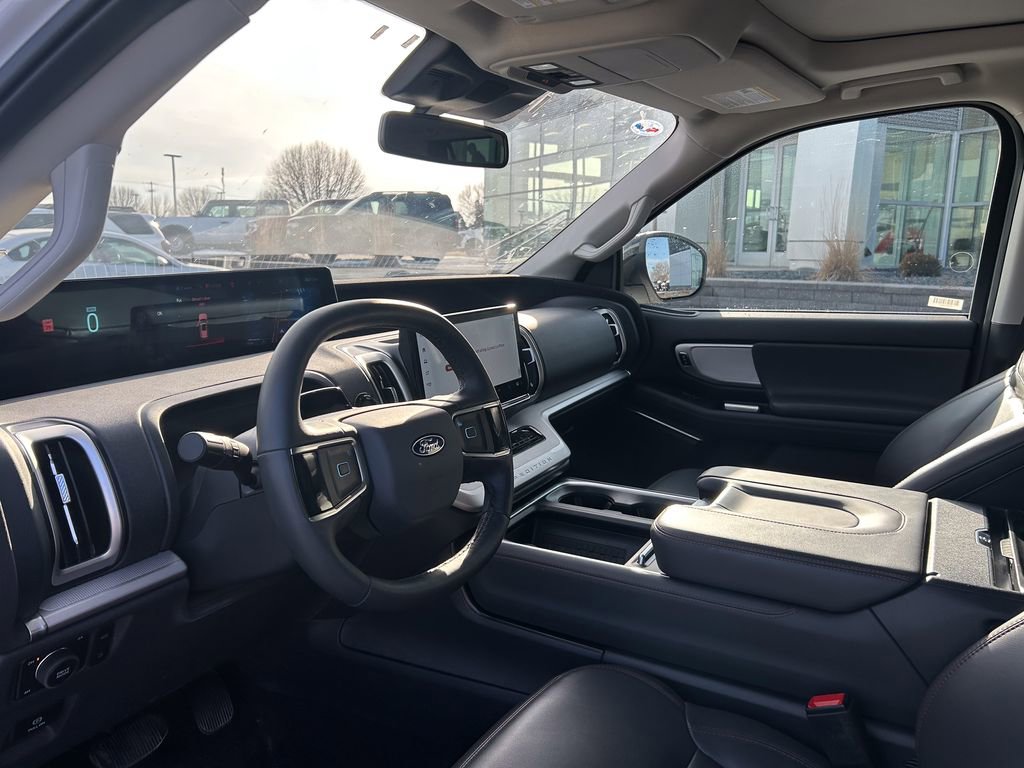 Certified 2025 Ford Expedition Active image 9