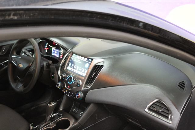 Used 2017 Chevrolet Cruze LT w/ LT True North Edition FWD image 10