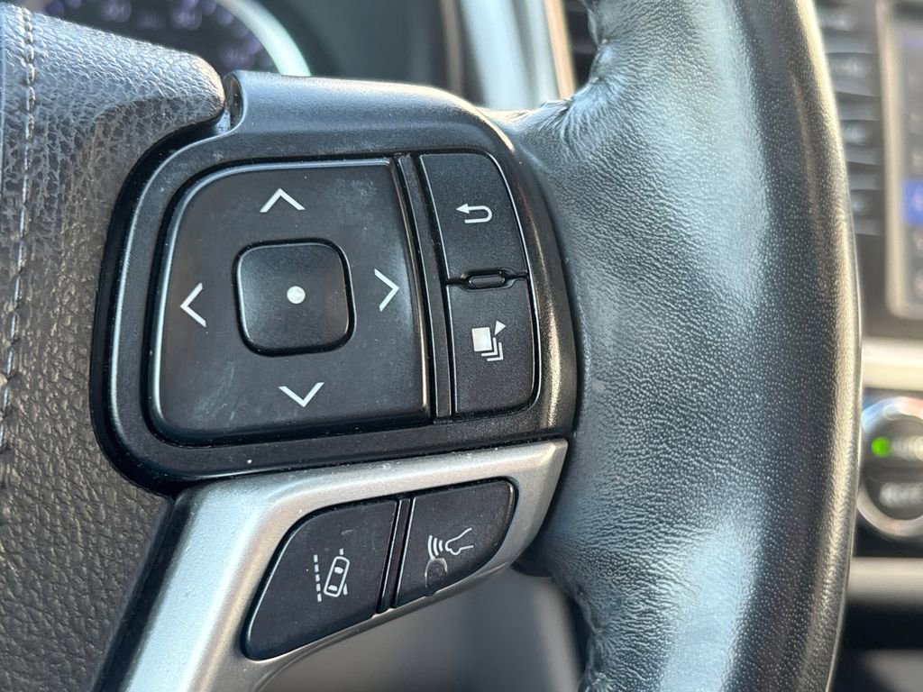 Used 2019 Toyota Highlander XLE image 23