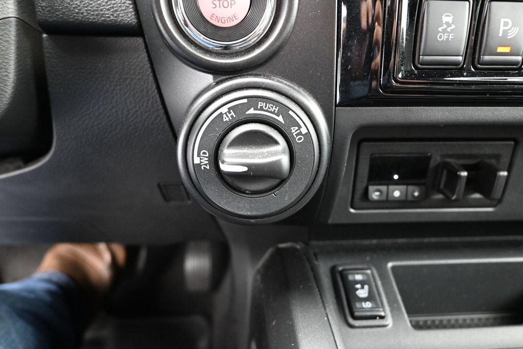 Used 2024 Nissan Titan PRO-4X w/ Pro-4x Convenience Package AWD/4WD image 20