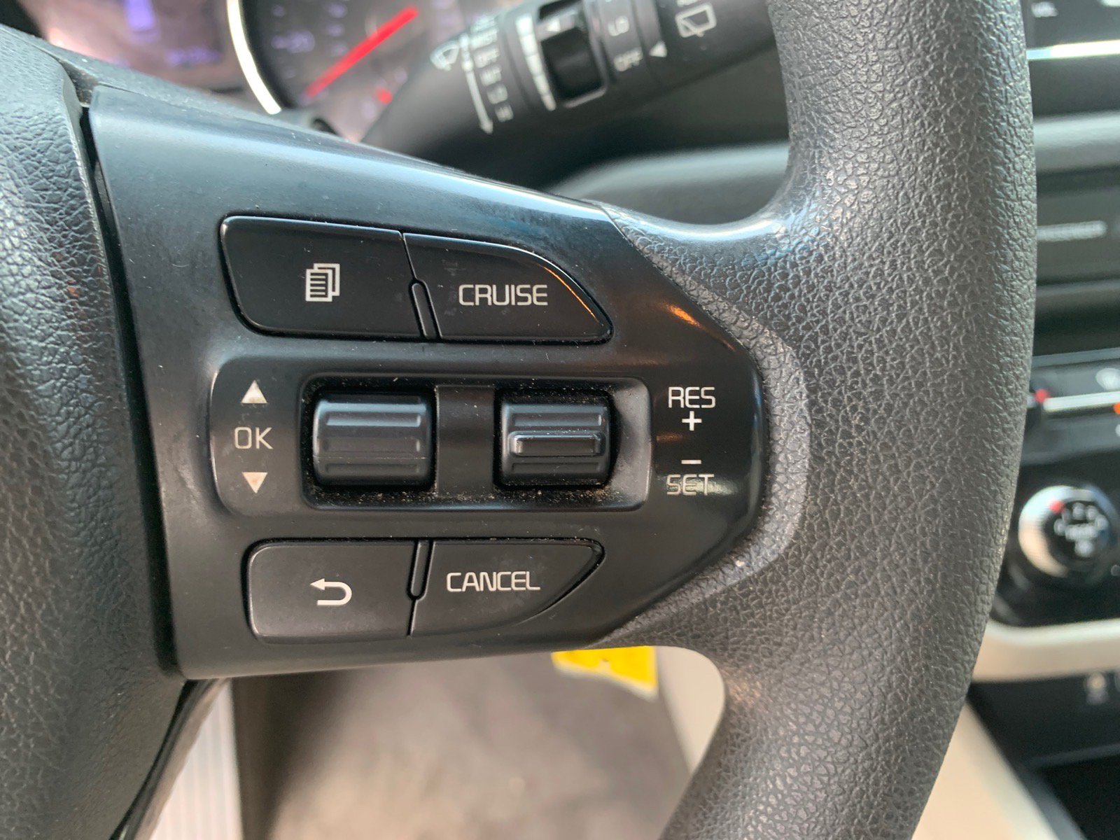 Used 2019 Kia Sedona LX FWD image 13