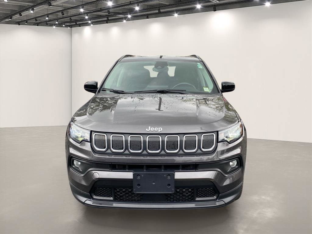 Used 2022 Jeep Compass Latitude w/ Convenience Group AWD/4WD image 2