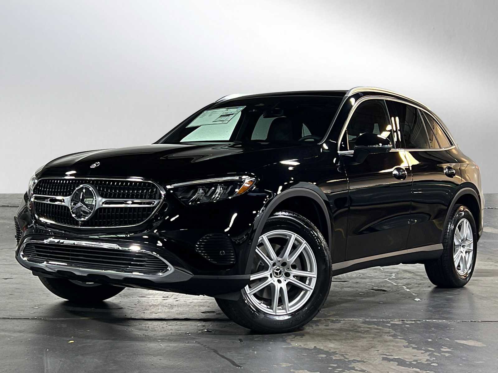 New 2025 Mercedes-Benz GLC 300 4MATIC image 3