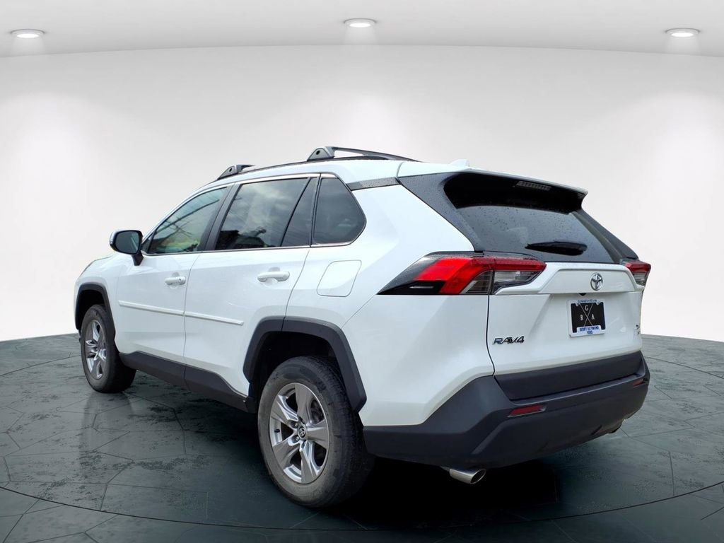 Used 2022 Toyota RAV4 XLE w/ Convenience Package image 6