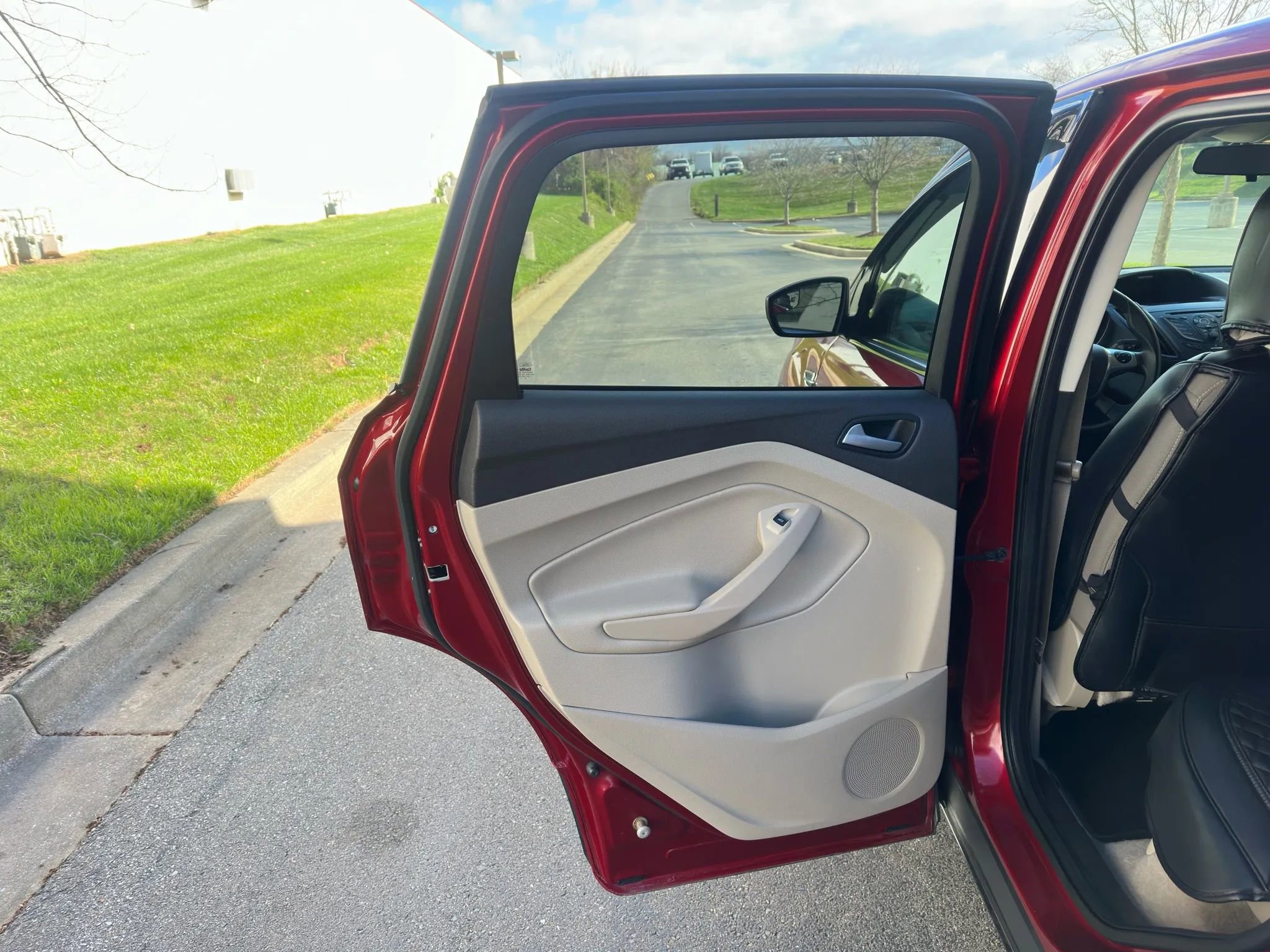 Used 2015 Ford Escape SE image 12