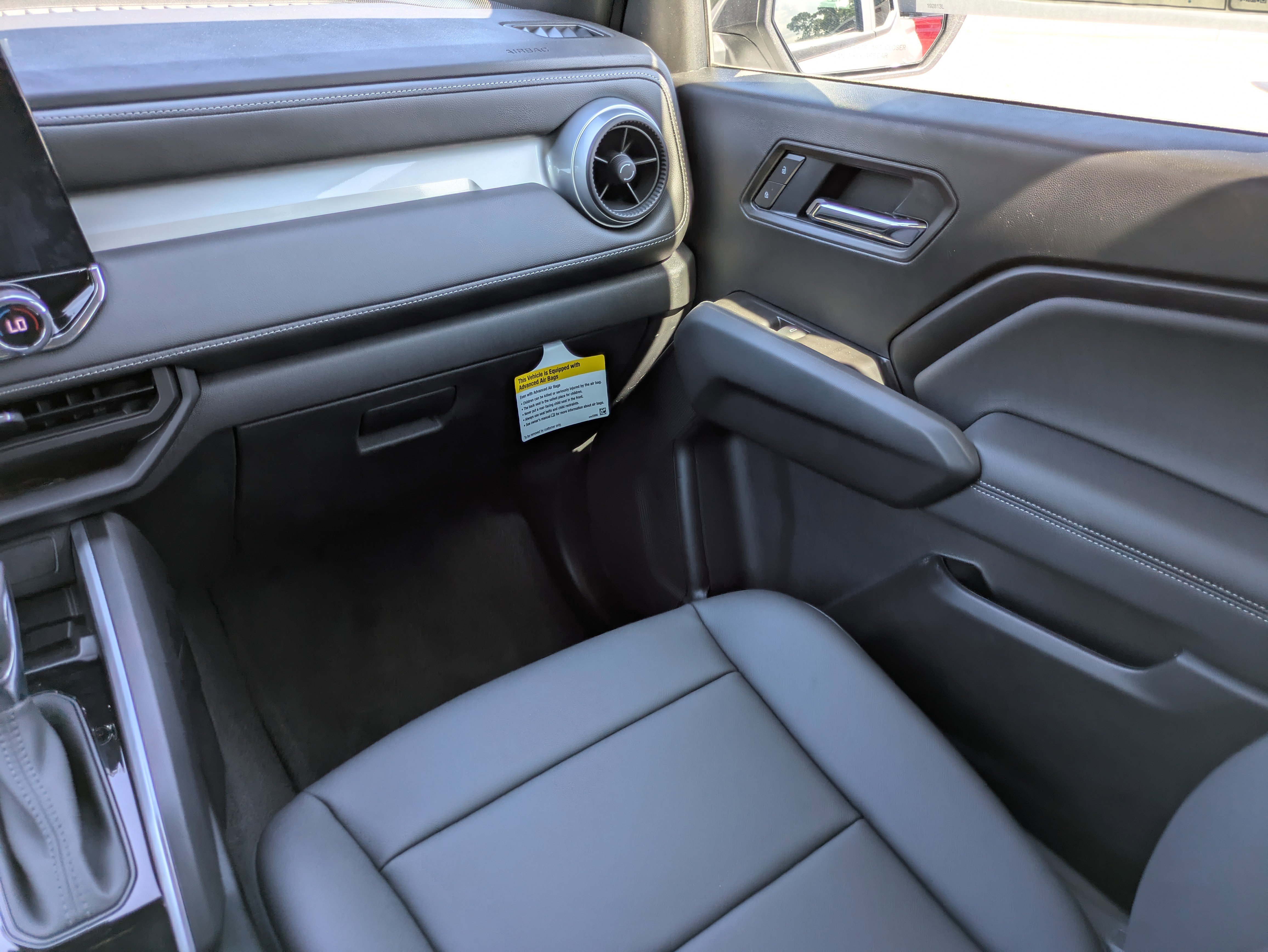 New 2025 Chevrolet Colorado W/T w/ WT Convenience Package II image 11