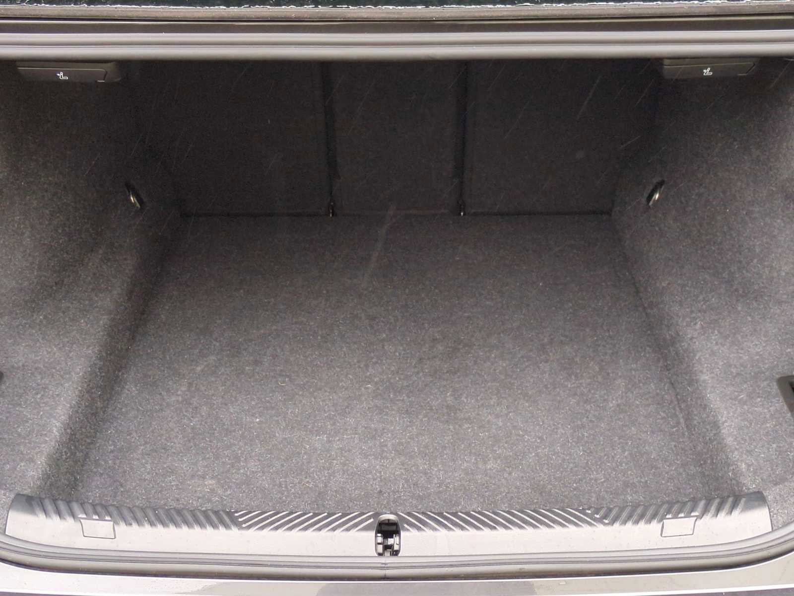 Used 2025 BMW 530i xDrive w/ Premium Package image 37