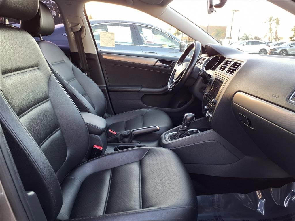 Used 2017 Volkswagen Jetta SE image 10