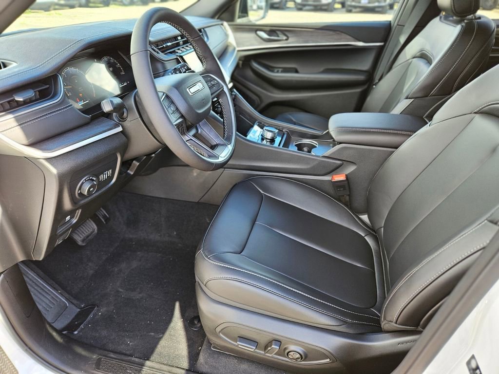 New 2025 Jeep Grand Cherokee Limited w/ Black Appearance Package image 18