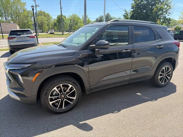 Used 2025 Chevrolet TrailBlazer LT AWD/4WD image 7