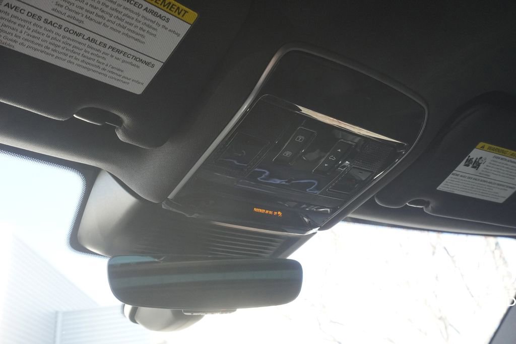 Used 2025 Land Rover Range Rover Long Wheelbase SE image 16