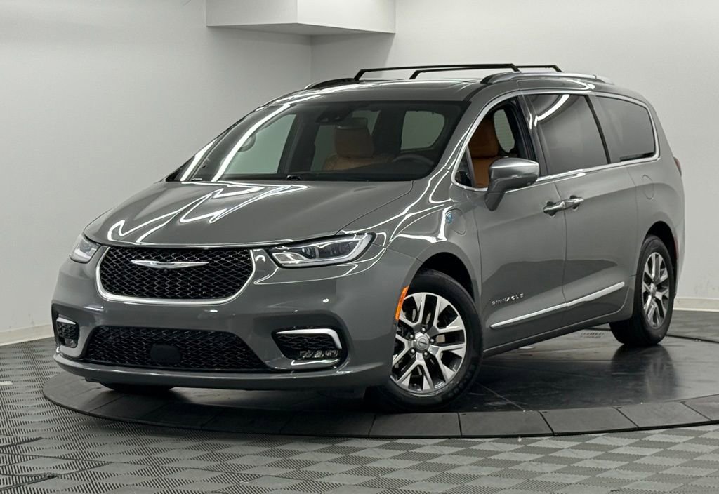 Used 2022 Chrysler Pacifica Pinnacle FWD image 3