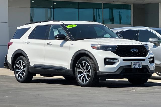 Used 2022 Ford Explorer ST-Line w/ Class IV Trailer Tow Package AWD/4WD image 2