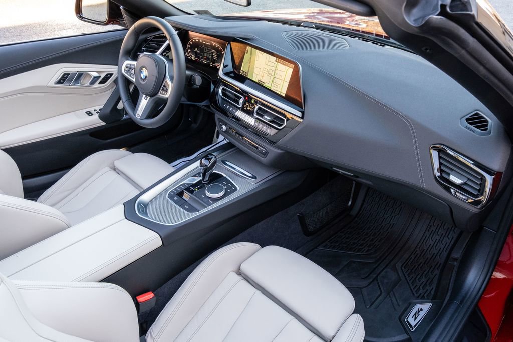 Used 2022 BMW Z4 M40i w/ Premium Package image 26