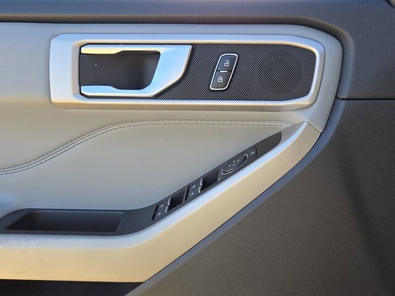 Used 2022 Ford Explorer XLT w/ Equipment Group 202A RWD image 28