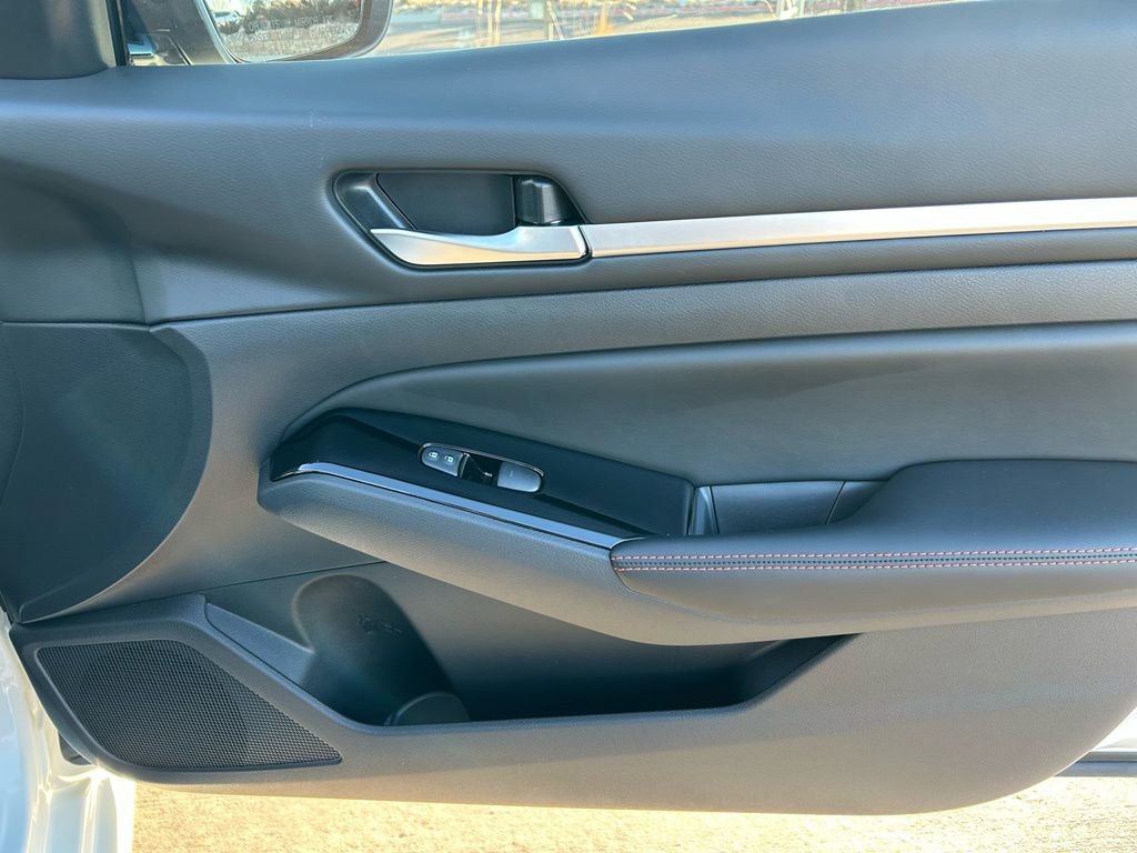 Used 2025 Nissan Altima 2.5 SR image 31