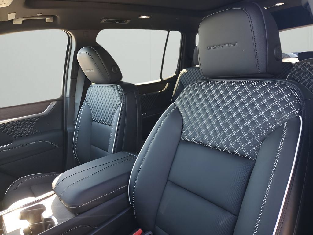 New 2026 GMC Acadia Denali w/ Super Cruise Package FWD image 32