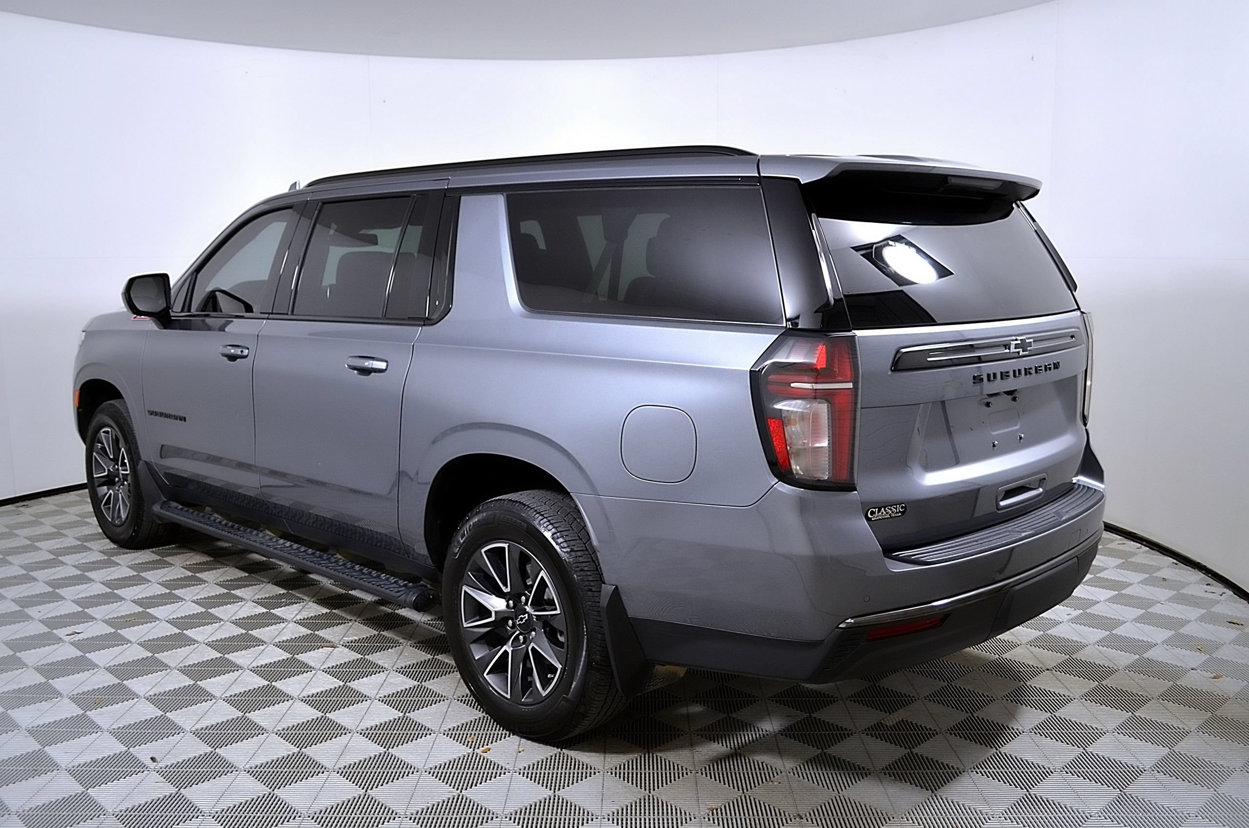 Used 2021 Chevrolet Suburban Z71 w/ Rear Media and Nav Package AWD/4WD image 9
