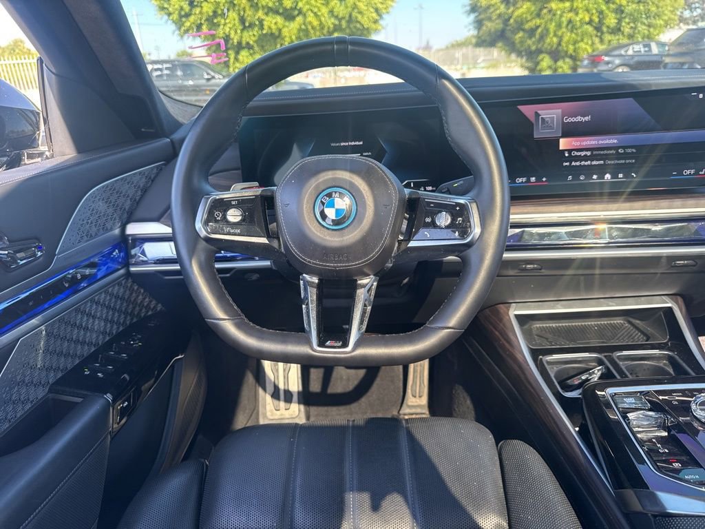 Used 2023 BMW i7 xDrive60 AWD/4WD image 14