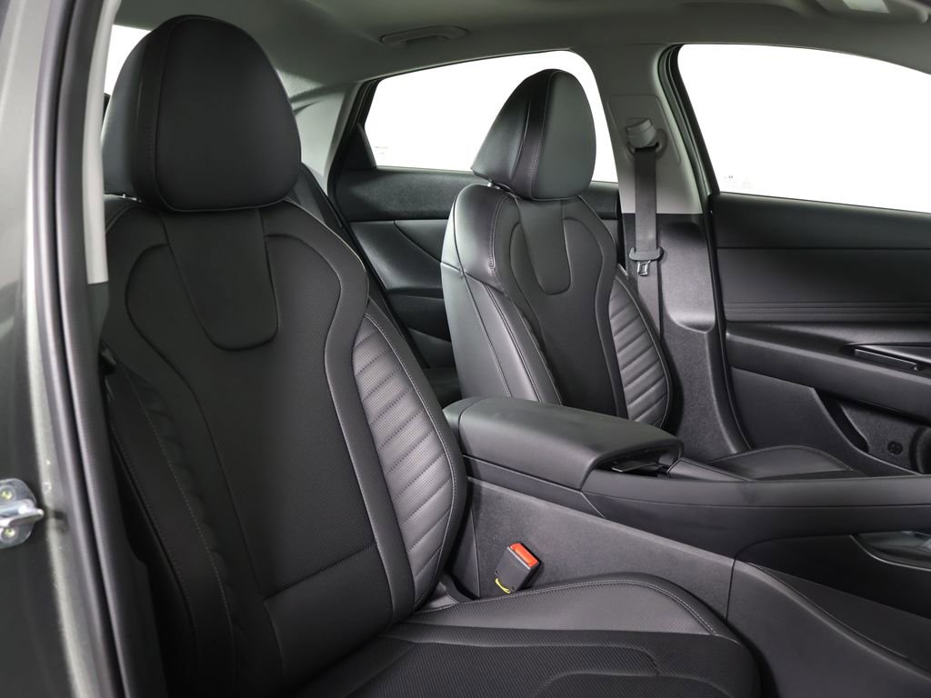 Used 2025 Hyundai Elantra Limited FWD image 44
